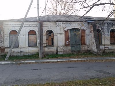 Здание бывшего станичного правления, в котором проходило первое заседание Совета рабочих и крестьянских и казачьих депутатов в 1918 году