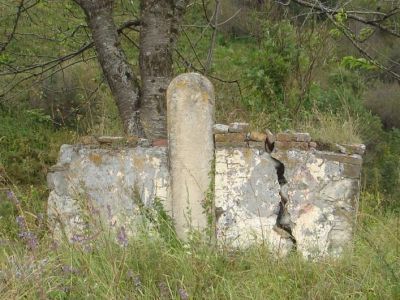 Надгробное сооружение 1