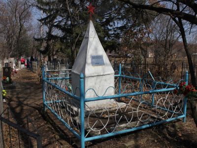 Памятник партизанам на братской могиле