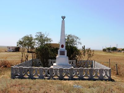 Памятный знак в честь генерал-лейтенанта В.Н.Львова, командующего 51-й армией Крымского фронта