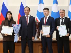 Глава Якутии наградил победителей и призеров всероссийской олимпиады школьников