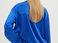 Блузка с v-образным вырезом свободного силуэта