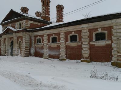 Здание конюшни