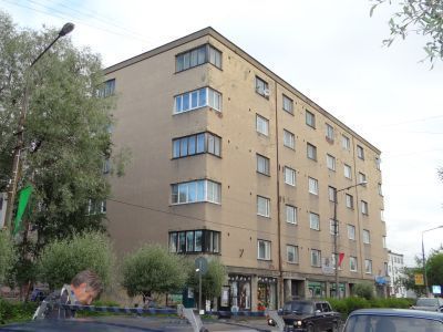 Дом жилой с магазином (кирпичный)