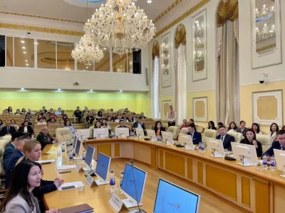 Анатолий Семенов поздравил МФЦ Якутии с 15-летием