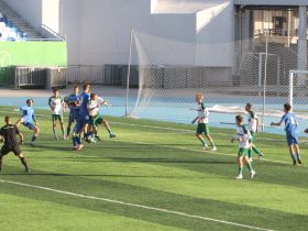 Футболист из Якутии забил гол с 40 метров в матче с «Локомотивом»