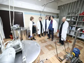 Глава Якутии встретился с семьей предпринимателей из Нижнеколымского района