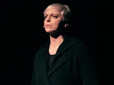Чёрное пальто (Пространство «Внутри»)