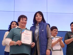 В Якутии в День волонтера отметили лучших добровольцев
