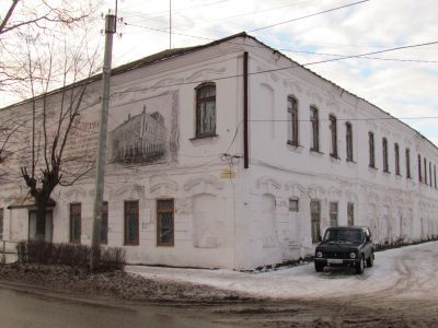 Здание женской гимназии. Здесь была создана первая комсомольская ячейка