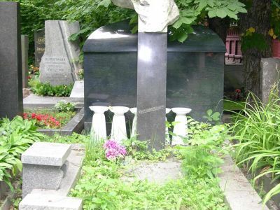 Надгробие З.П.Лодий