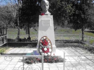 Бюст Героя Советского  Союза И.В. Седова