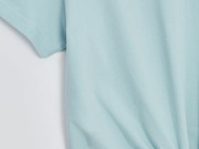 Футболка с узлом