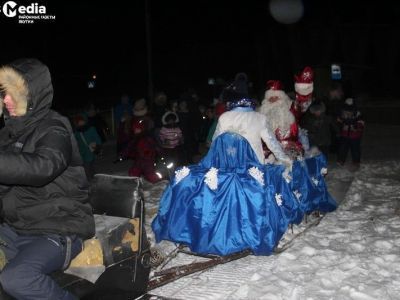 Дед Мороз и Снегурочка на «Буране» приехали в Черский
