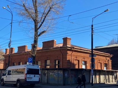 Дом с лавкой