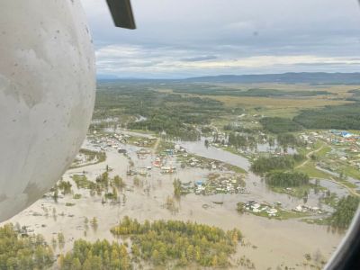 13 человек эвакуировали спасатели из зоны затопления в Оймяконском районе