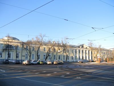 Корпус на оси главного корпуса со стороны парка