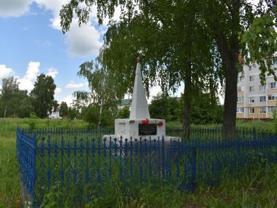Братская могила коммунистов и советских активистов, погибших в 1921 году. На могиле установлен обелиск