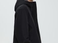 Ветровка с капюшоном