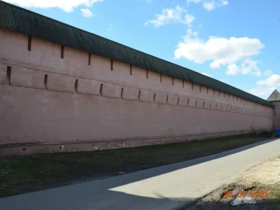 Прясло северной стены между Прямоугольной башней и Западной круглой башней