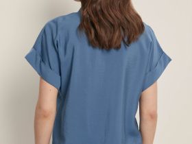 Блузка свободного кроя с коротким рукавом