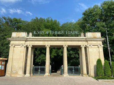 Вход в парк с Привокзальной площади