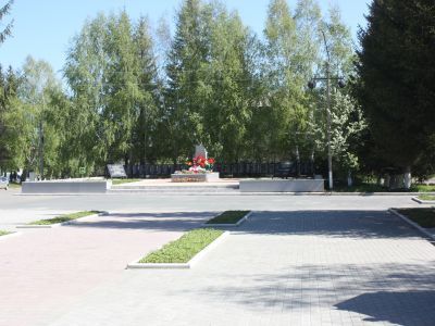 Мемориал (совмещен с братской могилой партизан гражданской войны)