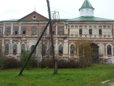 Церковь "Всех Святых" с трапезной