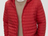 Стеганая куртка с капюшоном