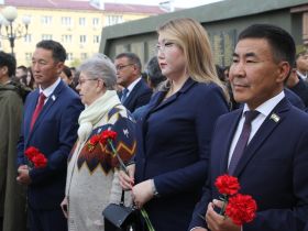 Депутаты Якутской городской Думы почтили память павших во Второй мировой войне