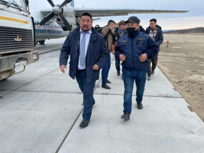 Фотофакт. В Олекминск прибыла рабочая группа во главе с первым вице-премьером Дмитрием Садовниковым