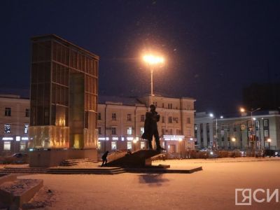 Пока в Якутии была ночь: обстрел Донецка, протесты в Париже, крушение самолета в Афганистане