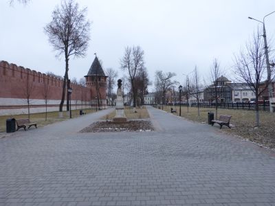 Место, где 21 октября 1905 года членами рабочей боевой дружины при комитете РСДРП были построены баррикады