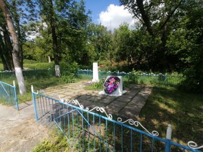 Братская могила красноармейцев, погибших в годы гражданской войны 1918-1921 гг.