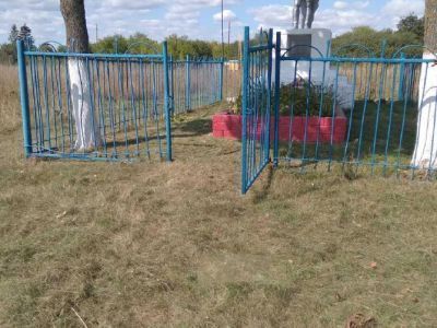 Братская могила воинов Советской Армии, погибших в феврале 1943 года