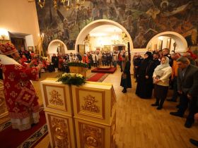 Глава Якутии посетил Пасхальное богослужение