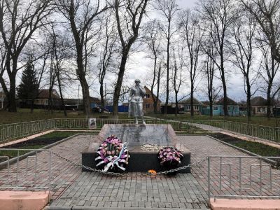 Братская могила воинов Советской Армии, погибших в период Великой Отечественной войны