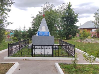Братская могила красноармейцев (17 чел.), погибших во время гражданской войны в 1919 году
