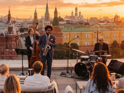 Винтажный джаз Манхэттена 60-х на крыше The Carlton с видом на Кремль. Калифорнийская звезда джаза Armir Lee, импровизации Нью-Йорка и парящие сады над Москвой.