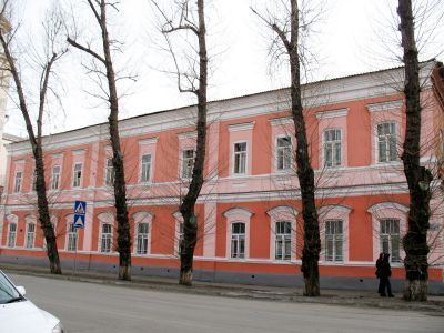 Дом прирения бедных им, Сибирякова. Здесь в период ссылки жил видный деятель партии и государства Л.Б.Красин