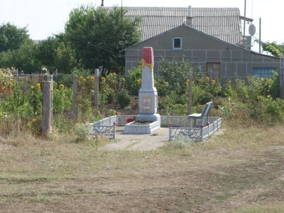 Братская могила  советских воинов