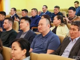 В Якутии отметили День радио и наградили работников связи