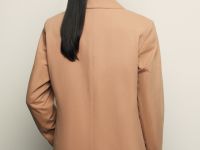 Двубортный жакет полуприлегающего силуэта