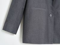 Однобортный жакет прямого силуэта