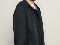 Ветровка с капюшоном