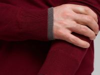 Легкий базовый джемпер полуприлегающего кроя