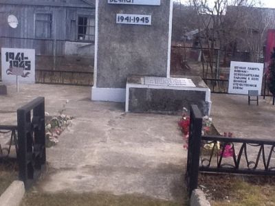 Братская могила 1012 советских воинов, погибших в боях с фашистскими захватчиками