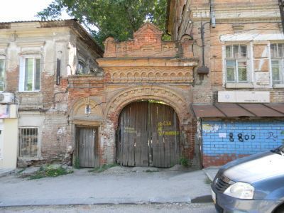 Проездная арка с воротами и калиткой