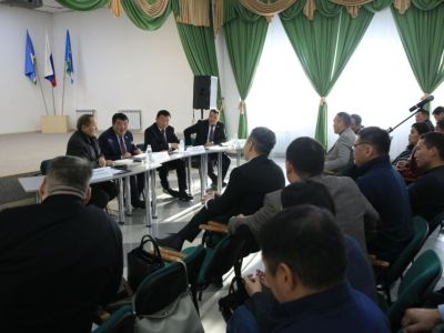 Алексей Еремеев выехал в заречные улусы для обсуждения закона о местном самоуправлении