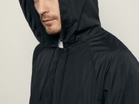 Ветровка с капюшоном